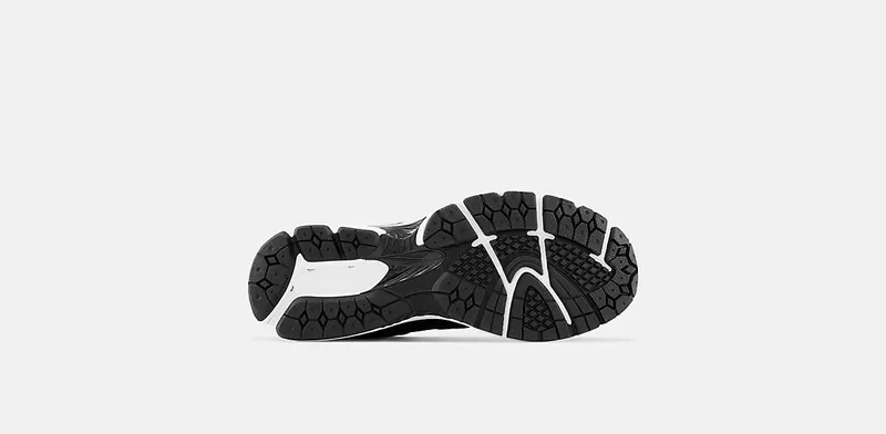 New Balance 2002R “Black / Gunmetal” (M2002RBK)