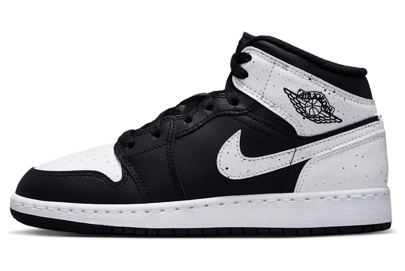 Nike Air Jordan 1 Mid “Black / White” (IX3526-010)