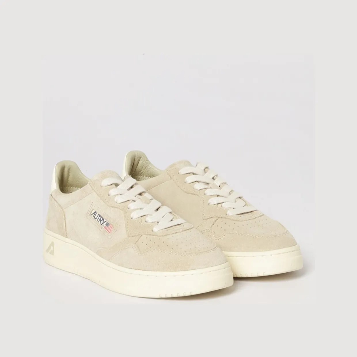 Autry Medalist Low Suede Sneakers Beige (AULWUH13)