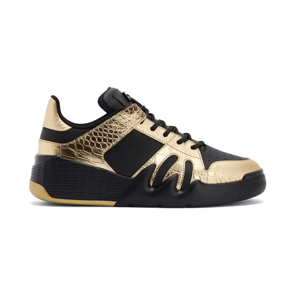 Giuseppe Zanotti Sneakers semi-montantes talon» confectionnées en cuir noir et cuir lamé doré imprimé crocodile, avec doublure intérieure en tissu technique et lacets en coton assortis. ce modèle est doté d’une signature» en métal laqué noir sur la languette et d’une seme (RM20028003)