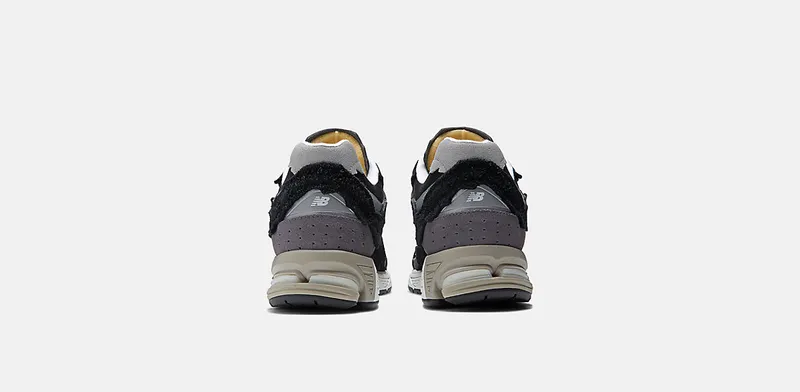 New Balance 2002R “Protection Pack – Black / Grey” (M2002RDJ)