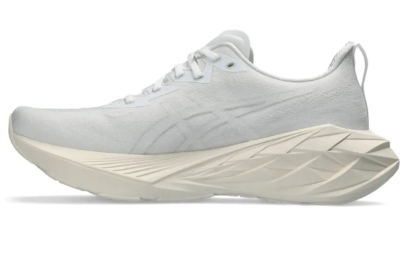 Asics Novablast 4 “White / White” (1011B693-102)