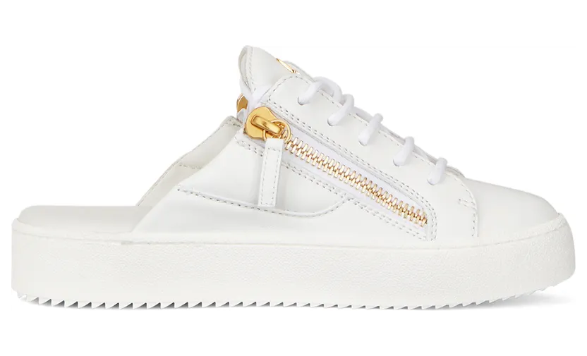 Giuseppe Zanotti Sneakers sabots en cuir blanc avec signature en métal doré. semelle en caoutchouc. (RS10043001)