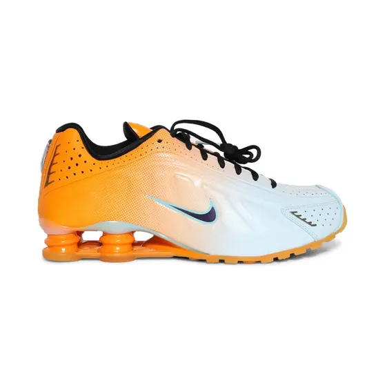 Nike met geperforeerd detail “Orange” (IO7694)