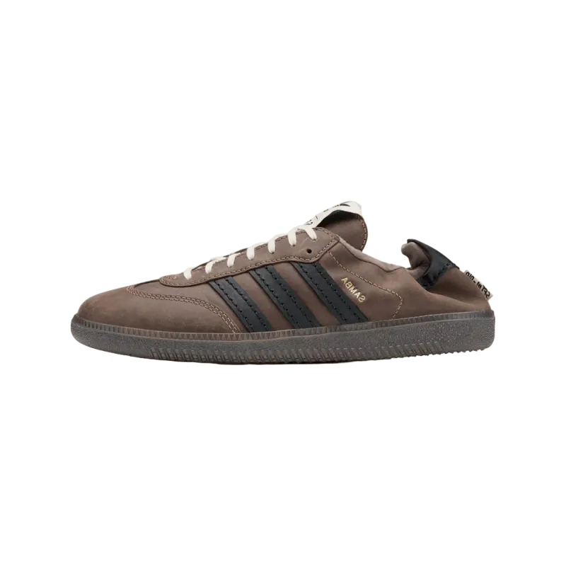 Song for the Mute zet de adidas Samba OG in verweerd bruin leer (HP8256)