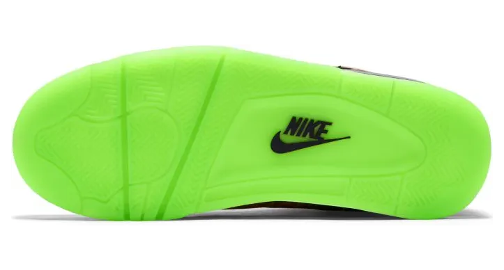 nike-sneaker 748281-100