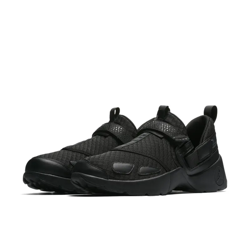 Jordan Trunner LX Triple Black Black/Black-Black (897992-020)
