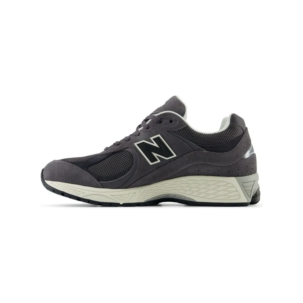 New Balance 2002R “Monochrome Pack Grey” (M2002RFL)