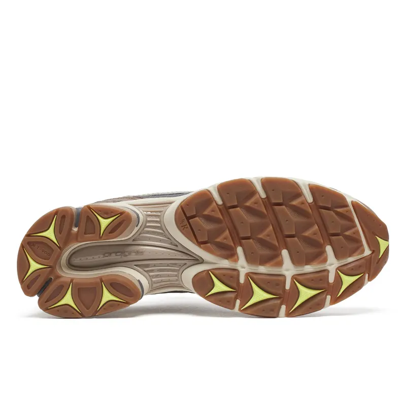 SAUCONY ProGrid Triumph 4 “Carbon / Taupe” (S70937-3)