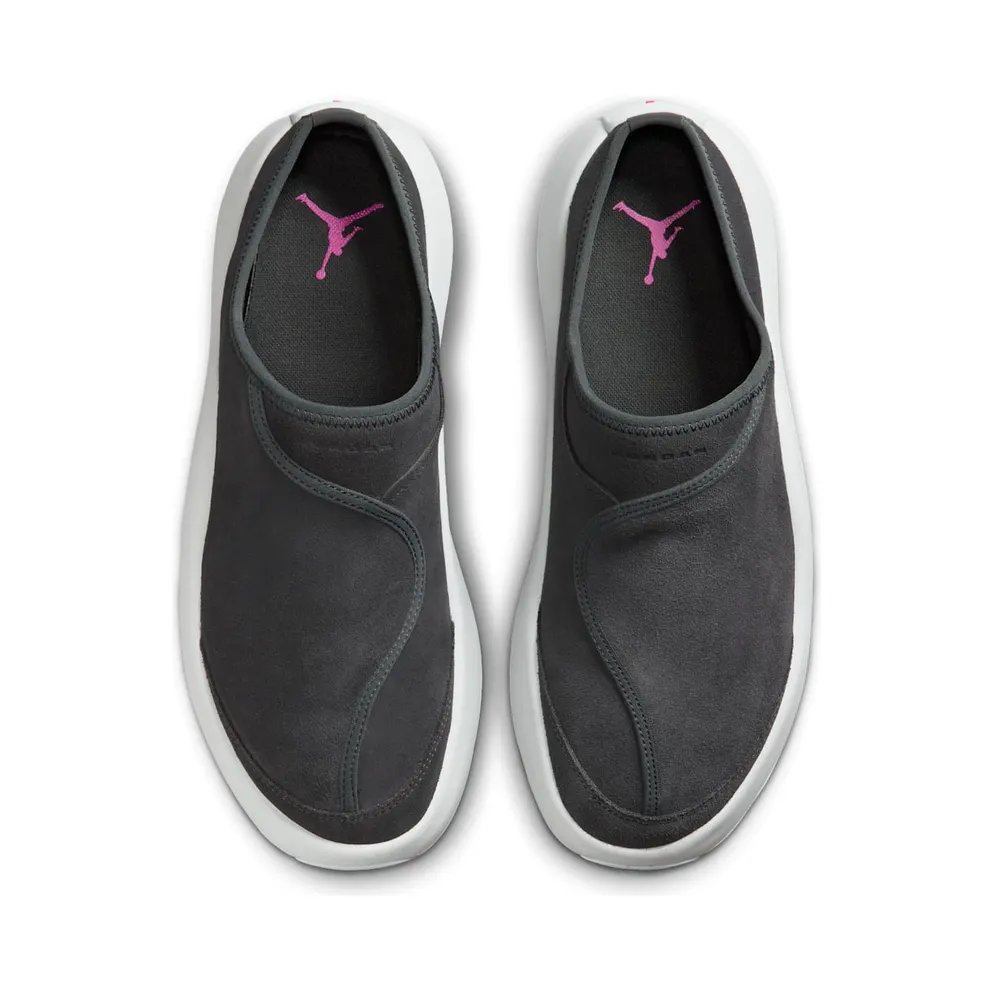 Jordan Future Mule – “Anthracite / Off White / Fire Pink” (HV5073-002)