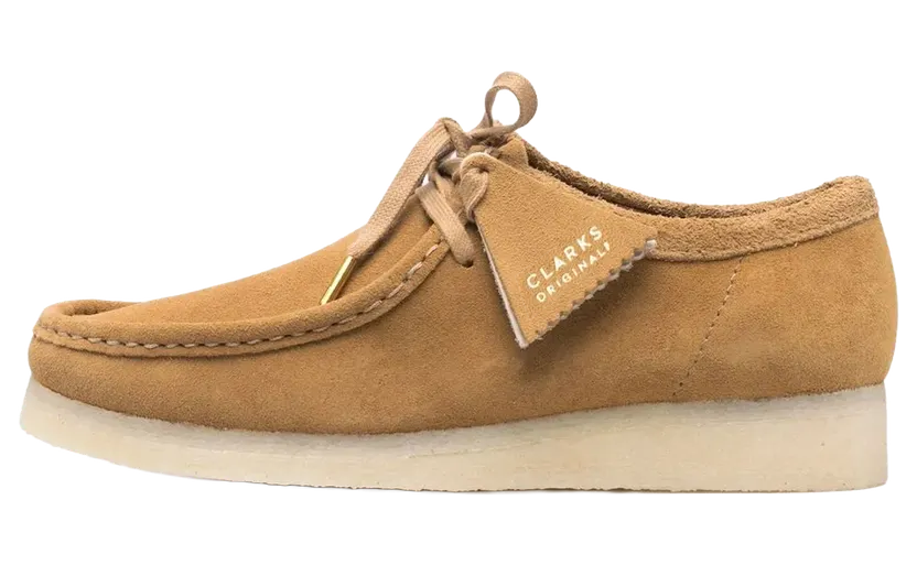 Clarks Wallabee “Oakmoss Suede” (26166241)