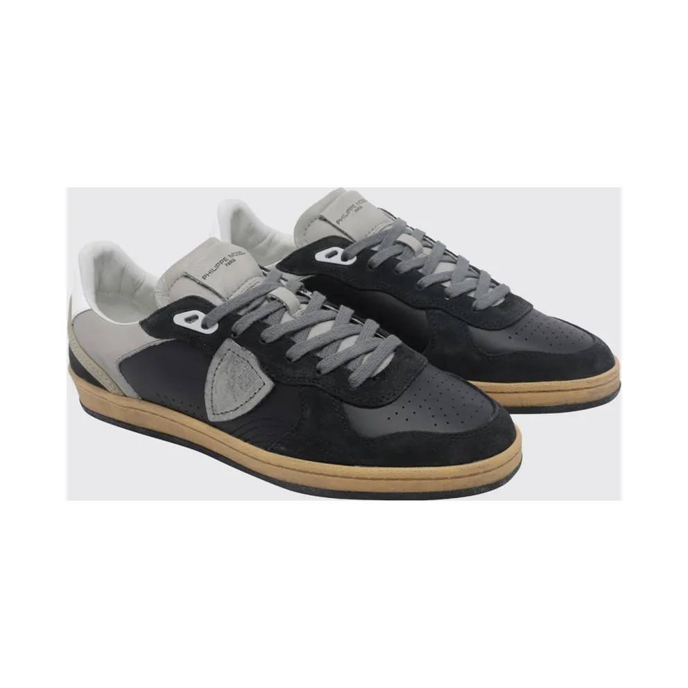 Philippe Model Pgal Suede Calfskin Low-Top with Perforated Toe Black 1 (PGLUVD07)