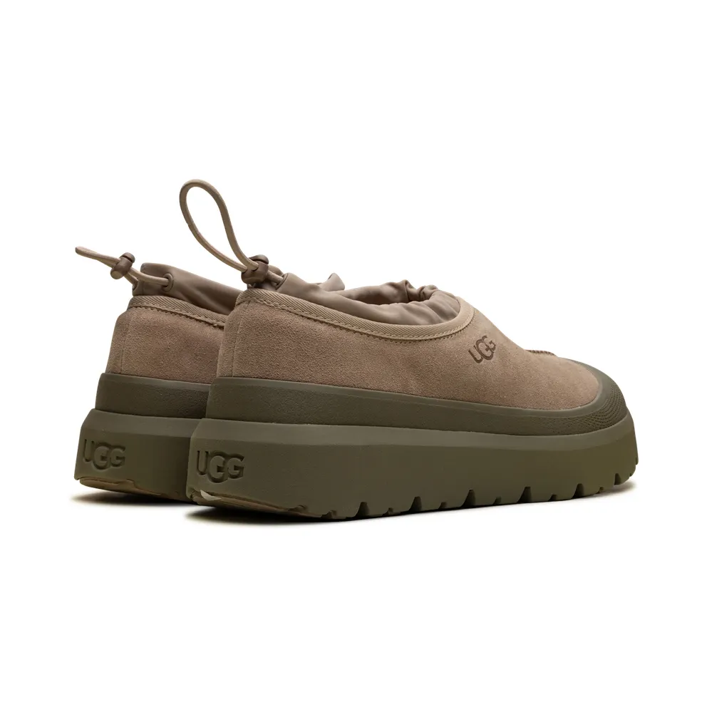 Ugg Tasman Weather Hybrid Slide “Dune Burnt Olive” (1144096-DNT)