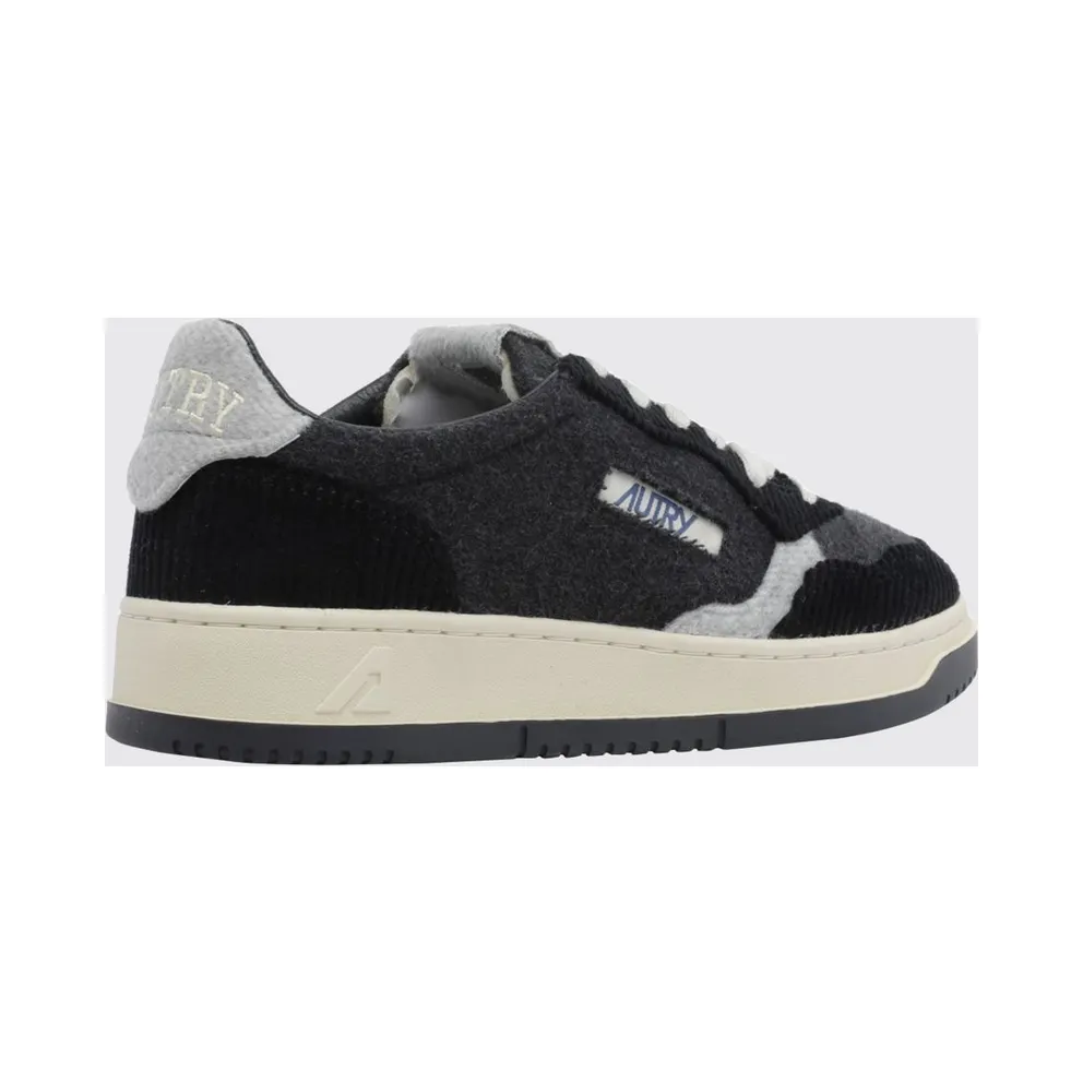 Autry Medalist Low Trainers in Smooth Calfskin with Perforated Toe Black 3 (AULMV104)