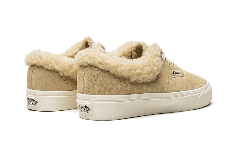 Vans Authentic Sherpa “Cozy Hug” (VN0A5JMRBKB)
