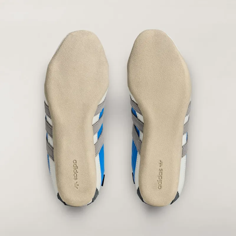 adidas Tokyo “Bluebird Grey”: dromerige colorway in koel grijsblauw (2)