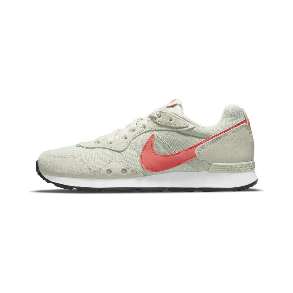 Nike Venture Runner Grey “Light Bone / Cream Ii / White / Magic Ember” (CK2948-005)