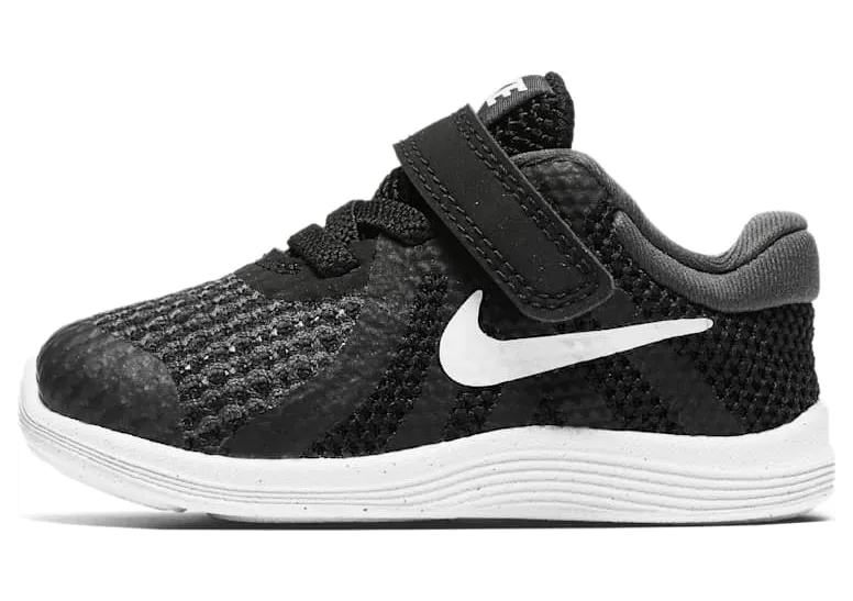 Nike Revolution 4 “Black” (943304006)