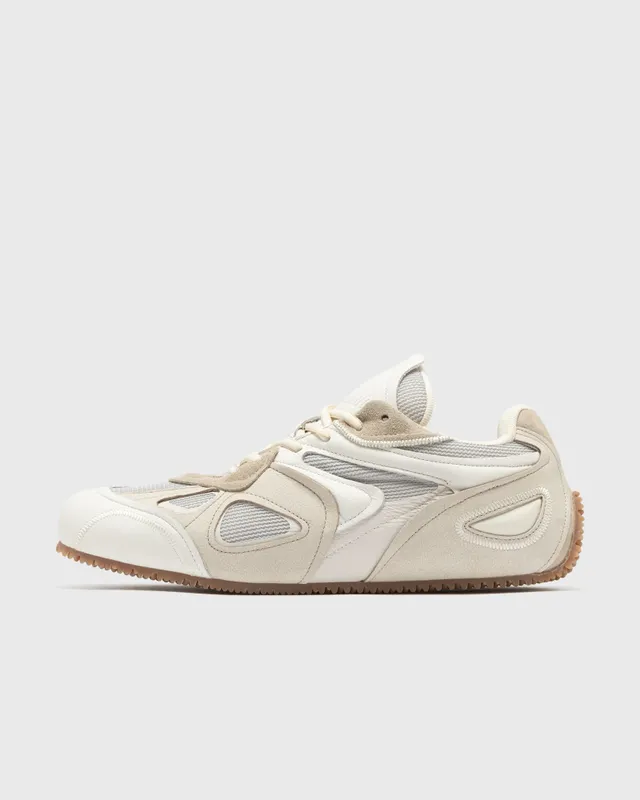 Axel Arigato Slow Runner White: plat, lang en opvallend rustig