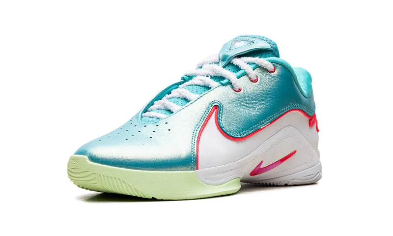 Nike LeBron 22 “Christmas” (HV5147-600)