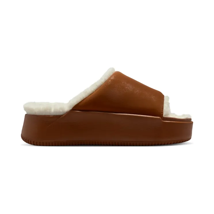 nike-calm IO0496-200
