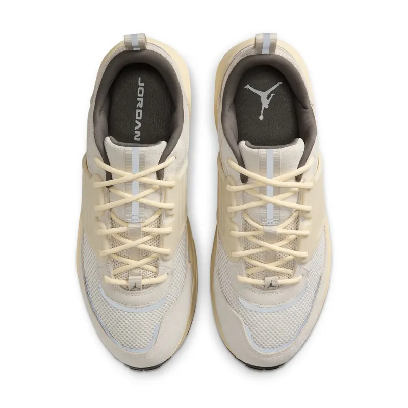 Jordan Trunner O/S “Light Orewood Brown” (IB3722-101)