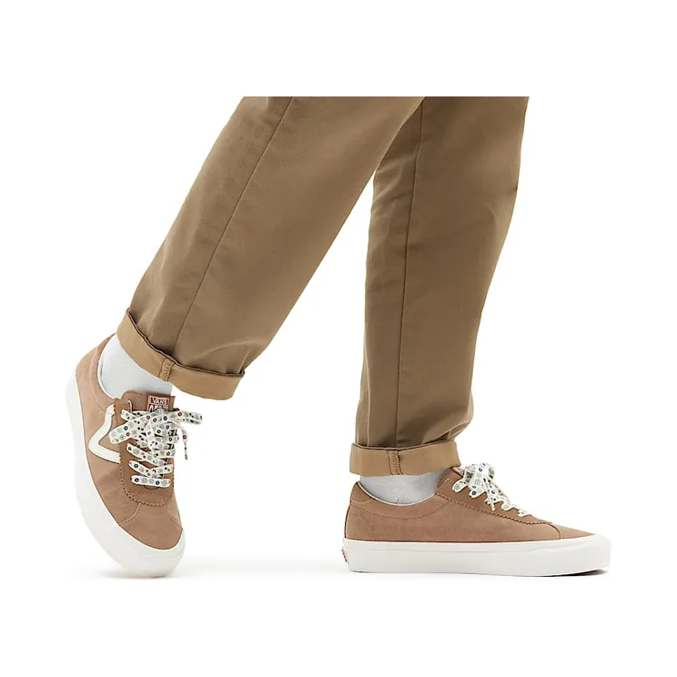vans-style VN0A7Q5ABRO