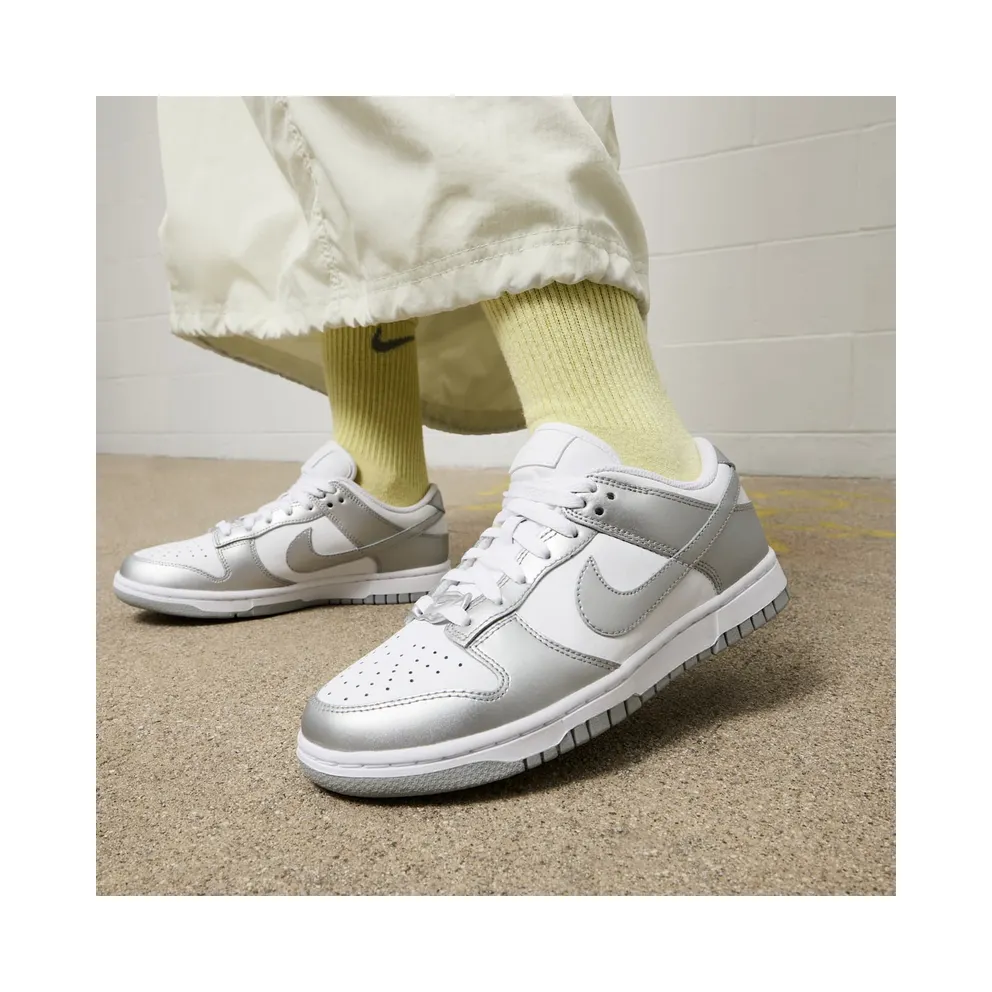Nike DUNK LOW “Metallic Silver” (FV1311-100)