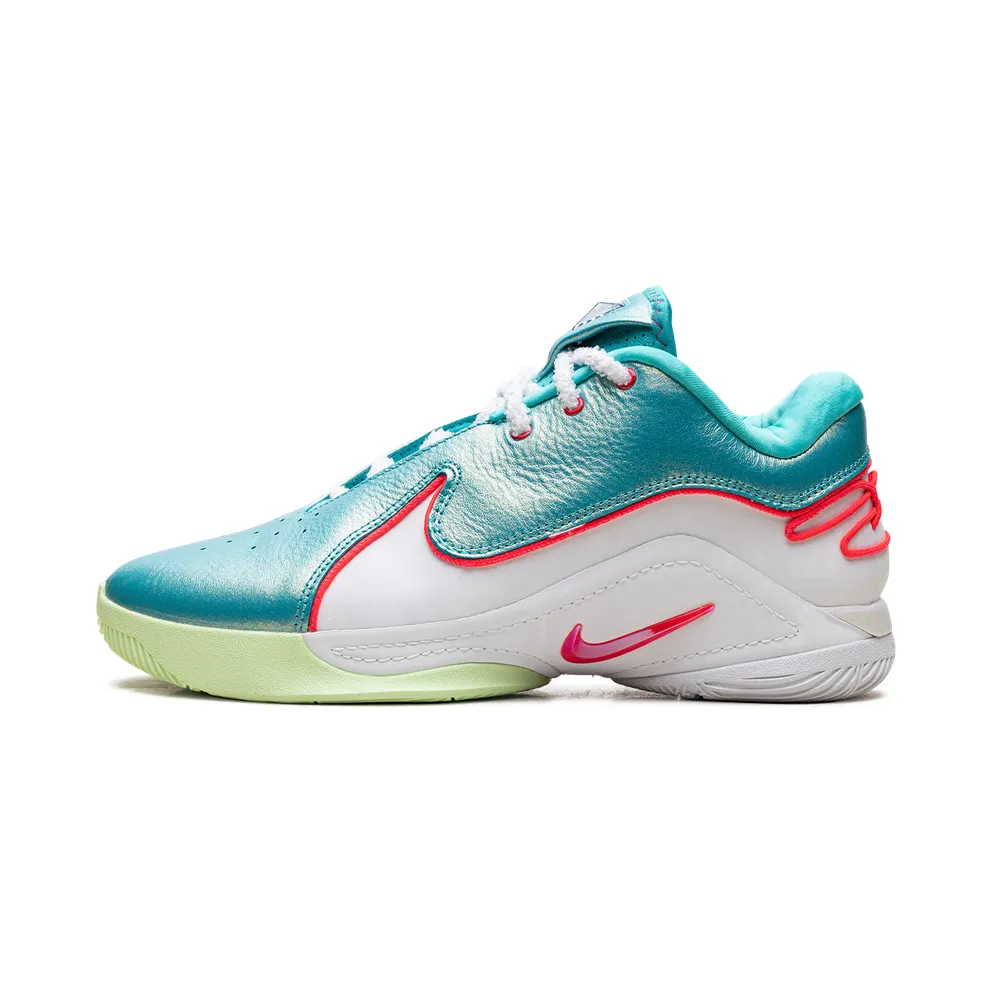 Nike LeBron 22 “Christmas” (HV5147-600)