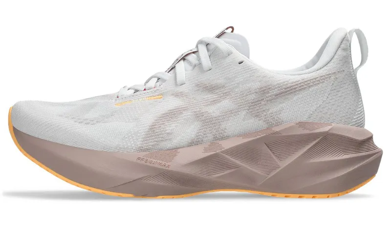 ASICS Novablast 5 White Fawn (1012B765-102)