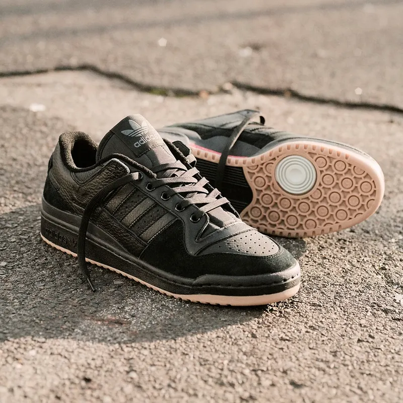 adidas Forum 84 Low ADV Core Black / Core Black / Vivid Red (FY7999)