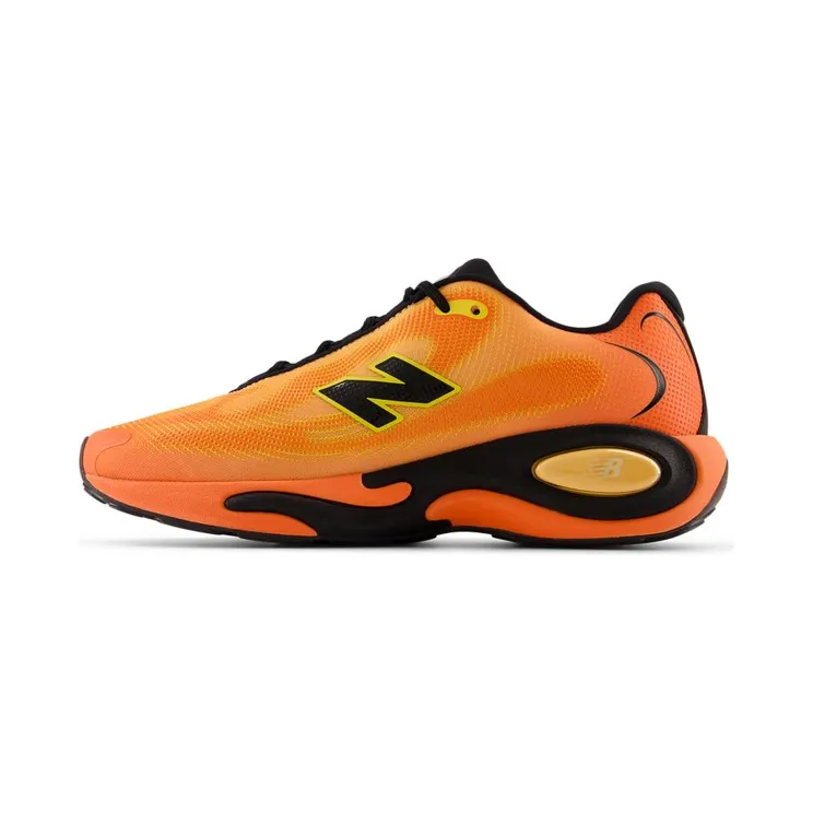 new-balance-sneaker MACR16P7