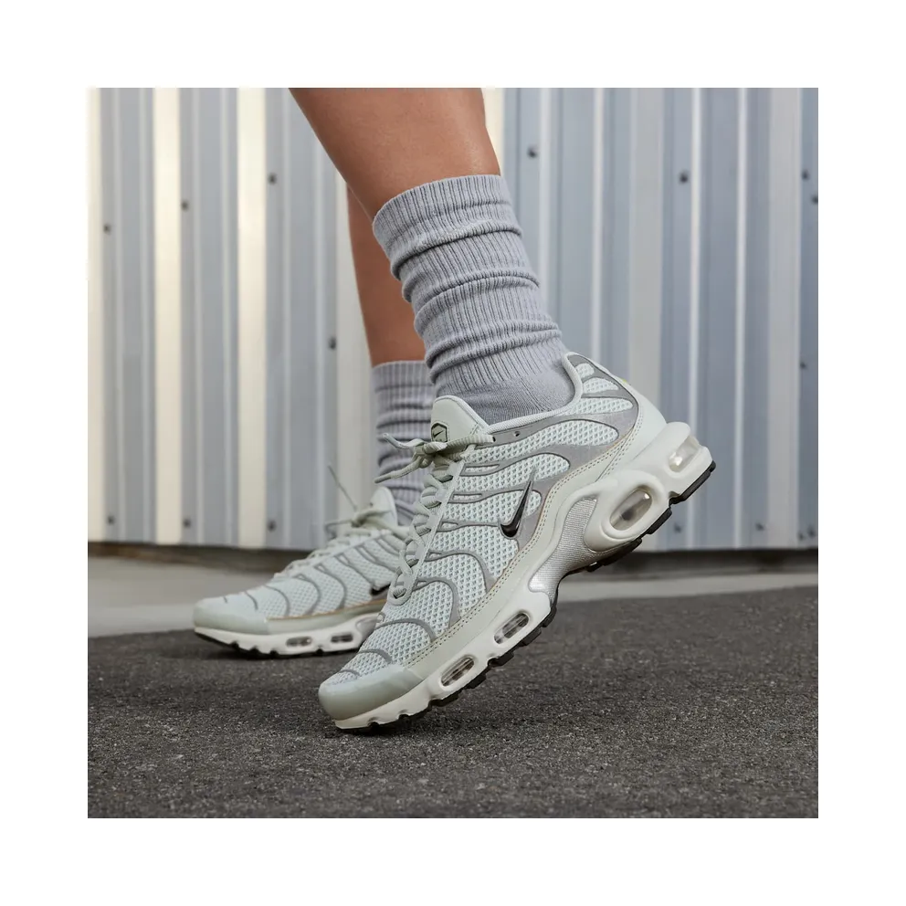 Nike Air Max Plus “Light Silver” (FV8480-002)