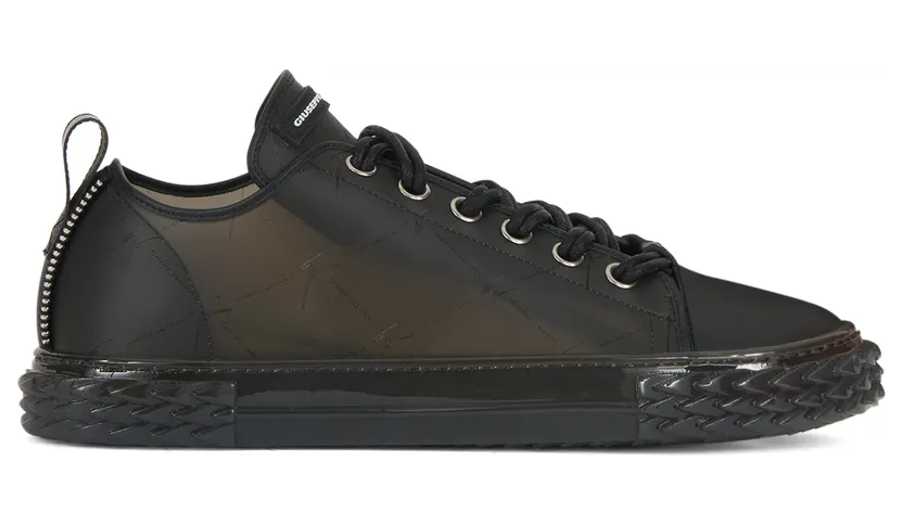 Giuseppe Zanotti Sneakers en vinyle noir transparent avec bout en cuir noir. complétées par une étiquette signature en caoutchouc et une semelle blabber à effet relief. (RM10053002)