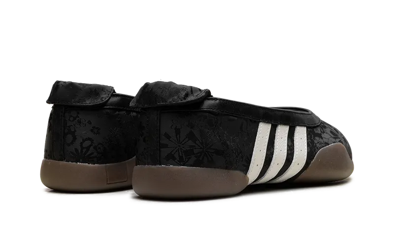 adidas Taekwondo Mei “Core Black”: plat profiel met een verborgen bloemenprint (2)