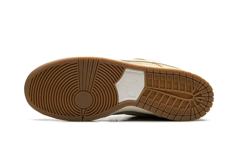 Nike SB Dunk Low “Saturn Gold” (FJ1674-700)
