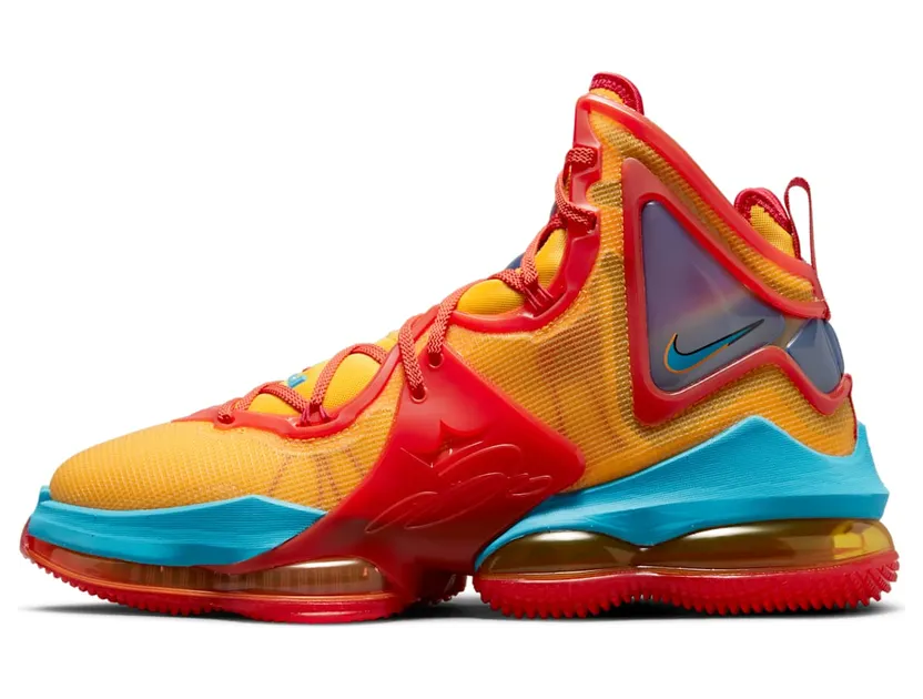 LeBron 19 Oranje – “Mantra Orange / University Gold / University Red / Light Blue Fury” (DC9338-800)