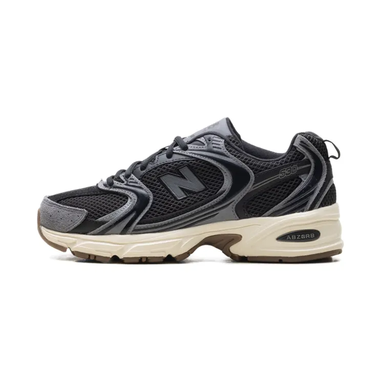 New Balance 530 “Black Gum”: de 530 die tegen het leven kan