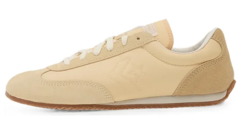 Converse Jogger Sneakers mit Wildledereinsätzen – Nude (A19438C)