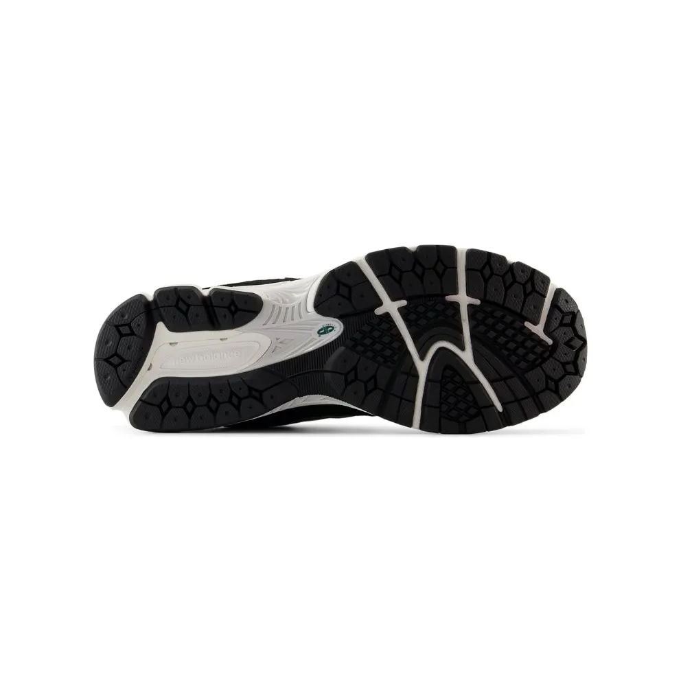 New Balance 2002R “Black” (M2002RRA)