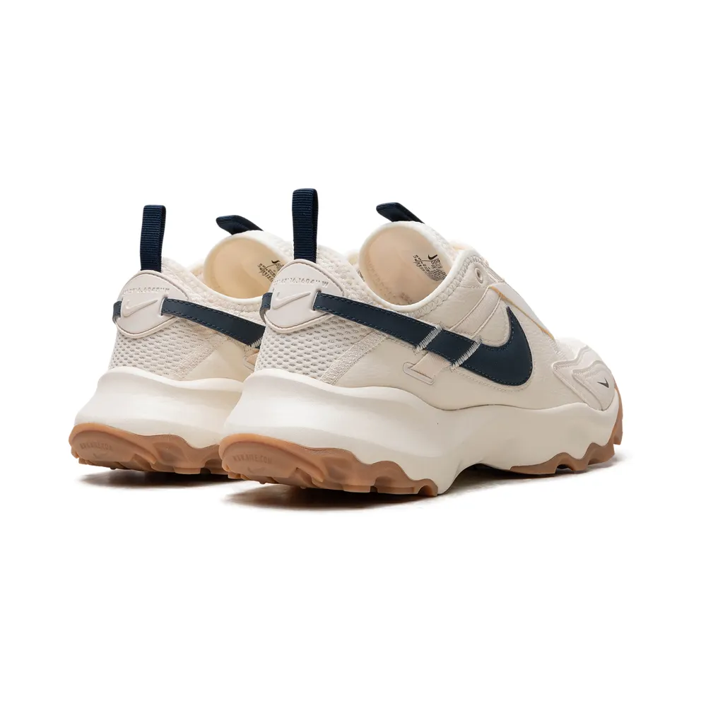 Nike TC 7900 “Pale Ivory Armory Navy” (DD9682-103)