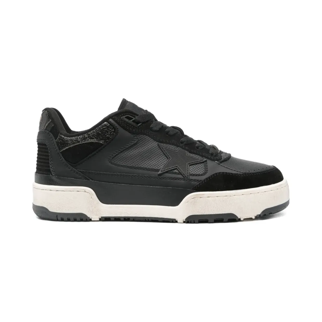 Golden Goose mit Stern-Patch “Black” (GMF00630F007373)