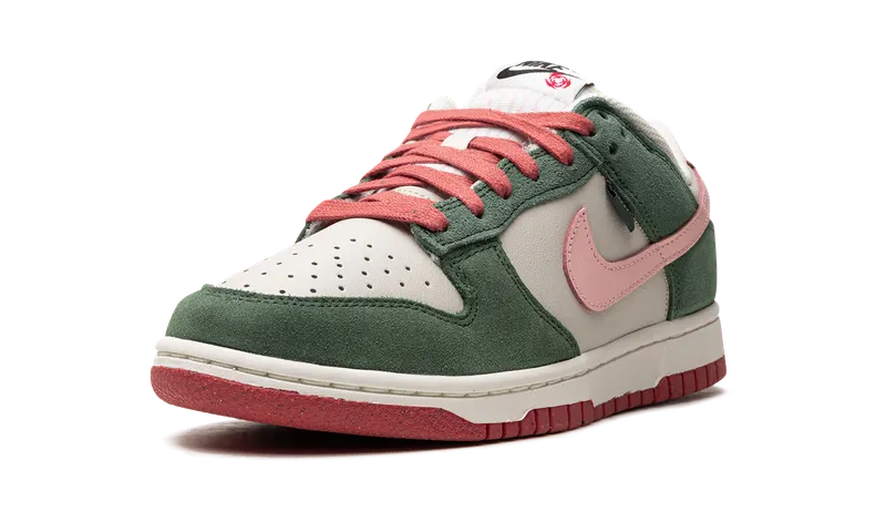 Nike DUNK LO SE “All Petals United” (FN8923-061)