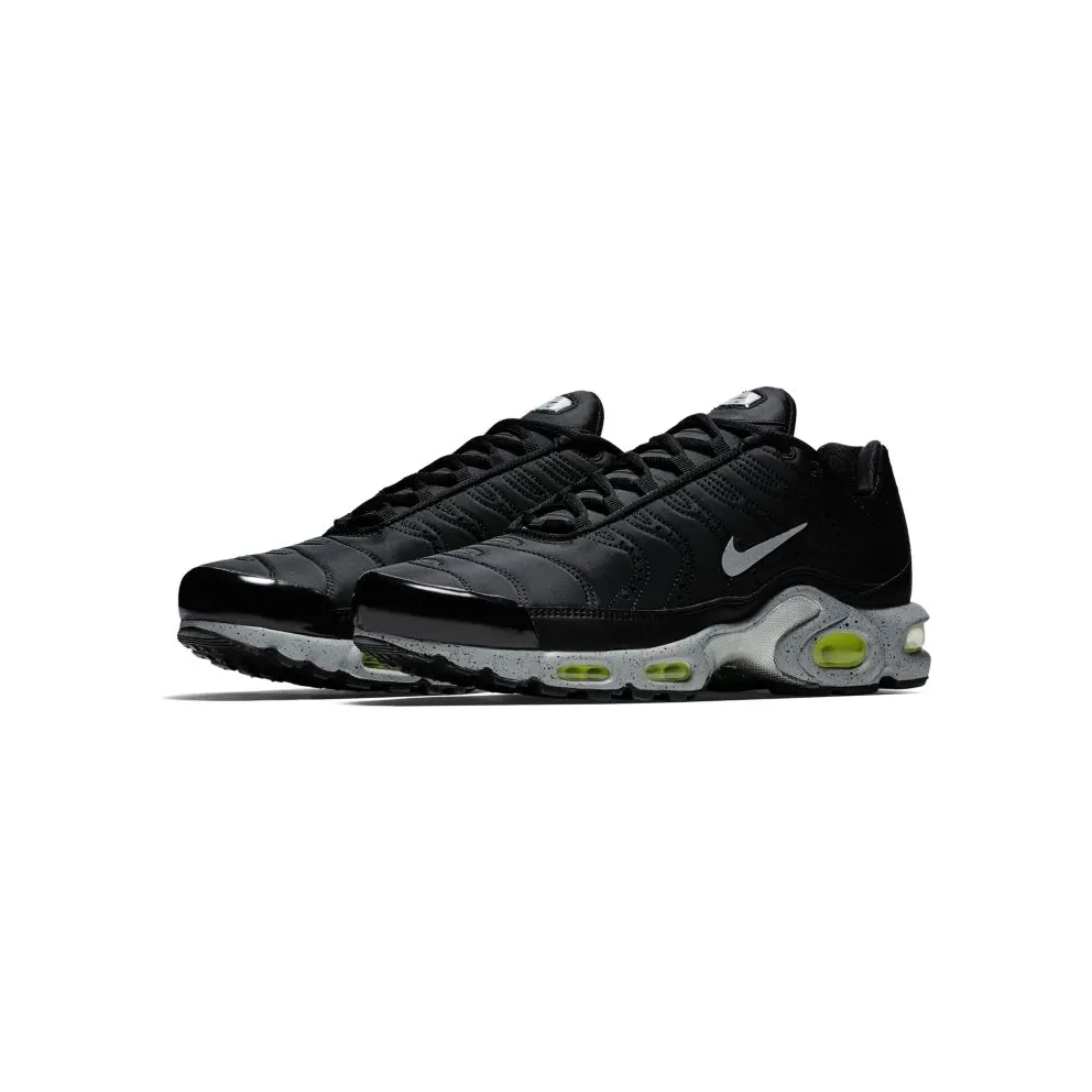 Nike Air Max Plus Tuned to Black Black/Matte Silver-Volt-Wolf Grey (815994-003)