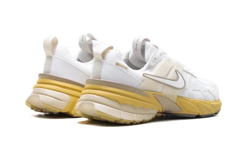 Nike V2K Run “Gore-Tex White Light Bone” (FZ2622-100)