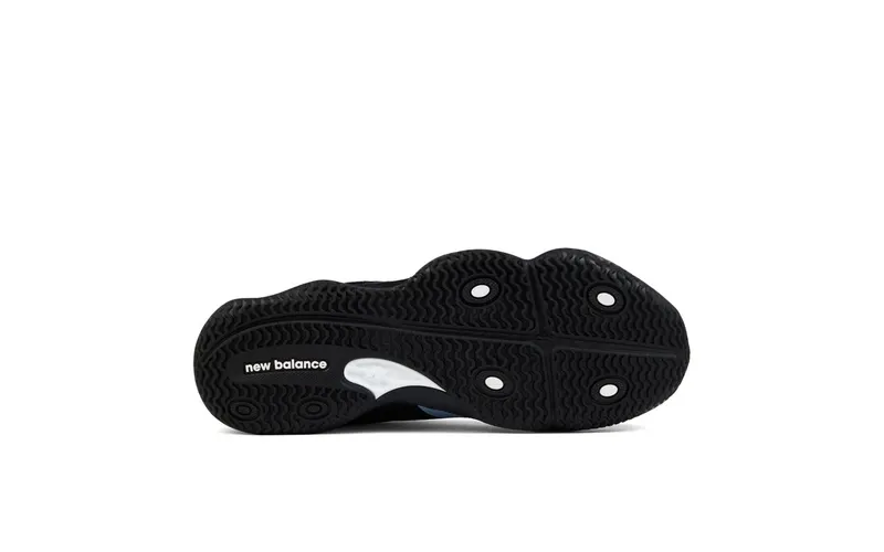 New Balance Maxey v1 (UMAX2NK): de eerste signature van Tyrese Maxey (5)