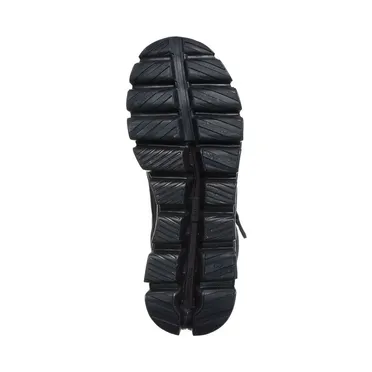 on-sneaker 2899674