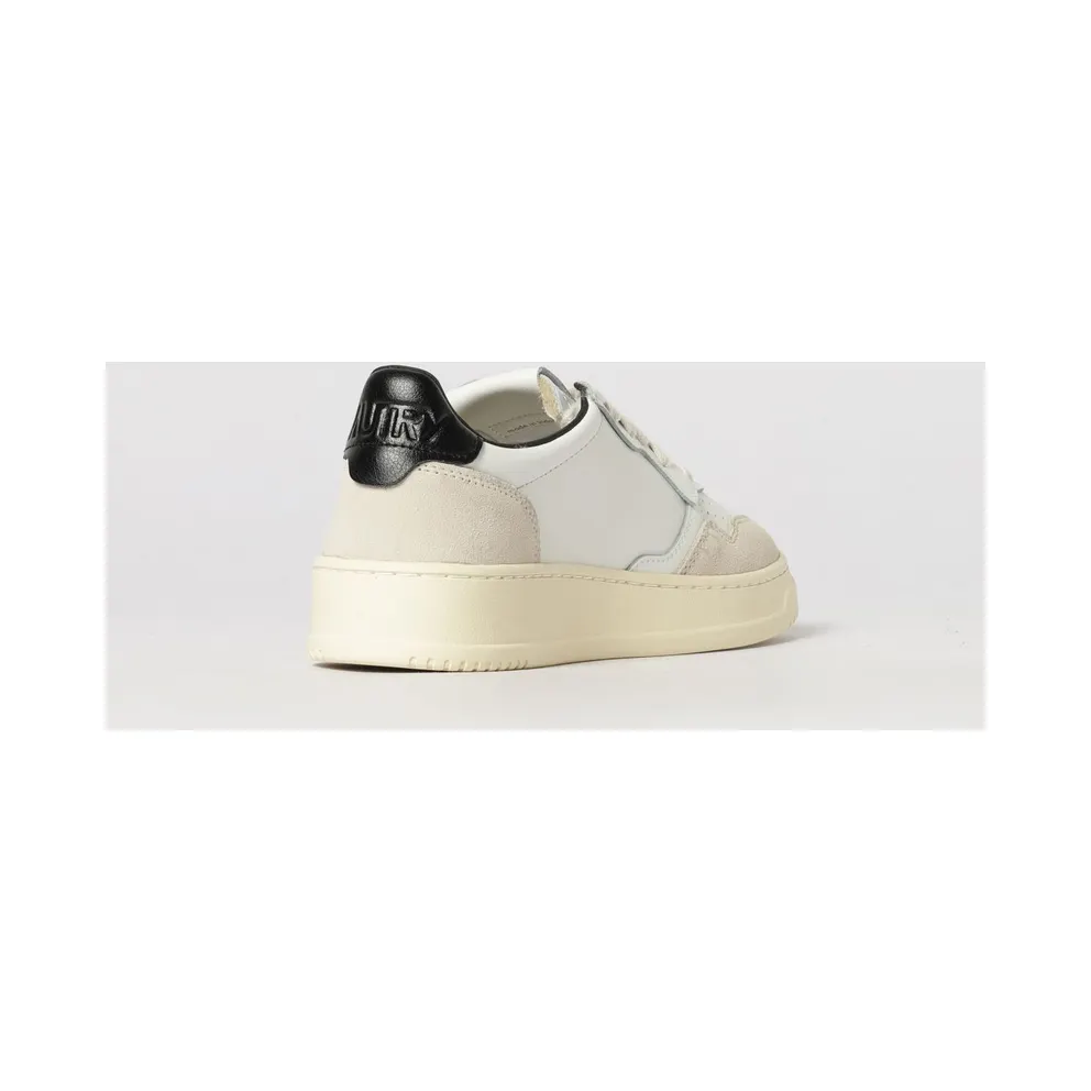 Autry Medalist Low in Smooth Calf Leather with Perforated Toe Black (AULWMA04)
