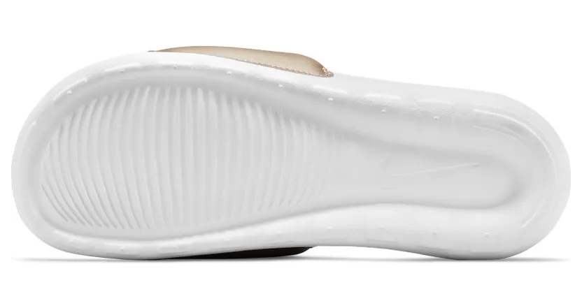 nike-victori-one CN9677-900