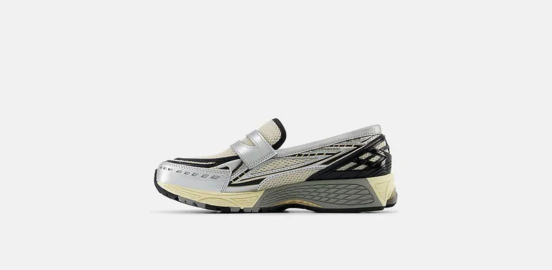 New Balance 1906L “Silver Metallic Cream” (U1906LOB)